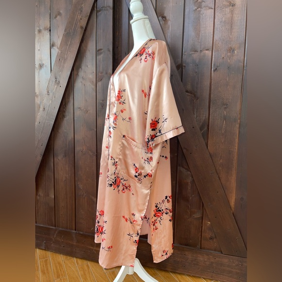 “Good” Robe - Picture 2 of 5